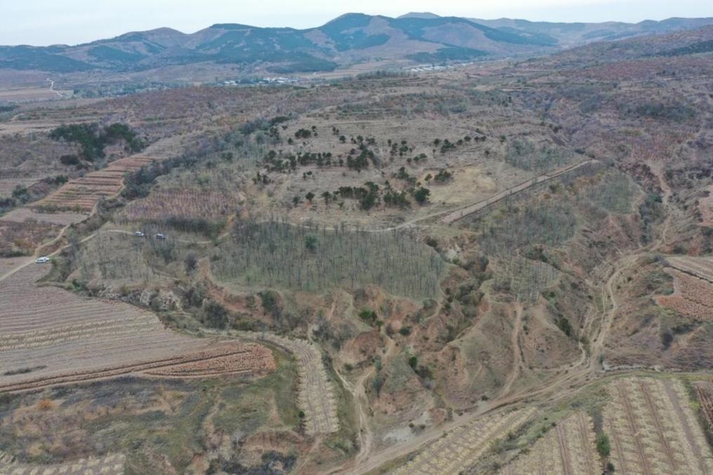 朝陽凌源無白丁遺址群（2024年11月23日攝）。新華社發(fā)（遼寧省文物考古研究院供圖）