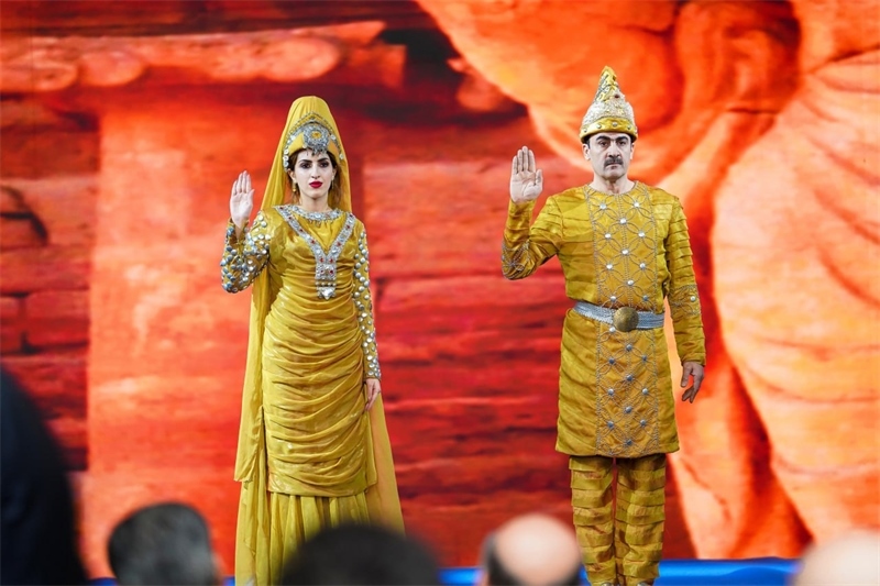 伊拉克時尚館舉辦的時裝展上，模特展示亞述時期服飾。伊拉克時尚館供圖