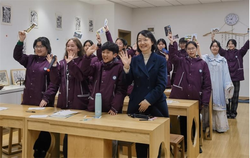 匡園初步部校長(zhǎng)鐘演發(fā)言。