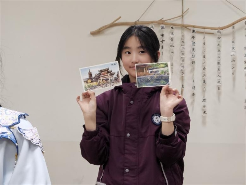 匡園學(xué)生書(shū)寫(xiě)的明信片。