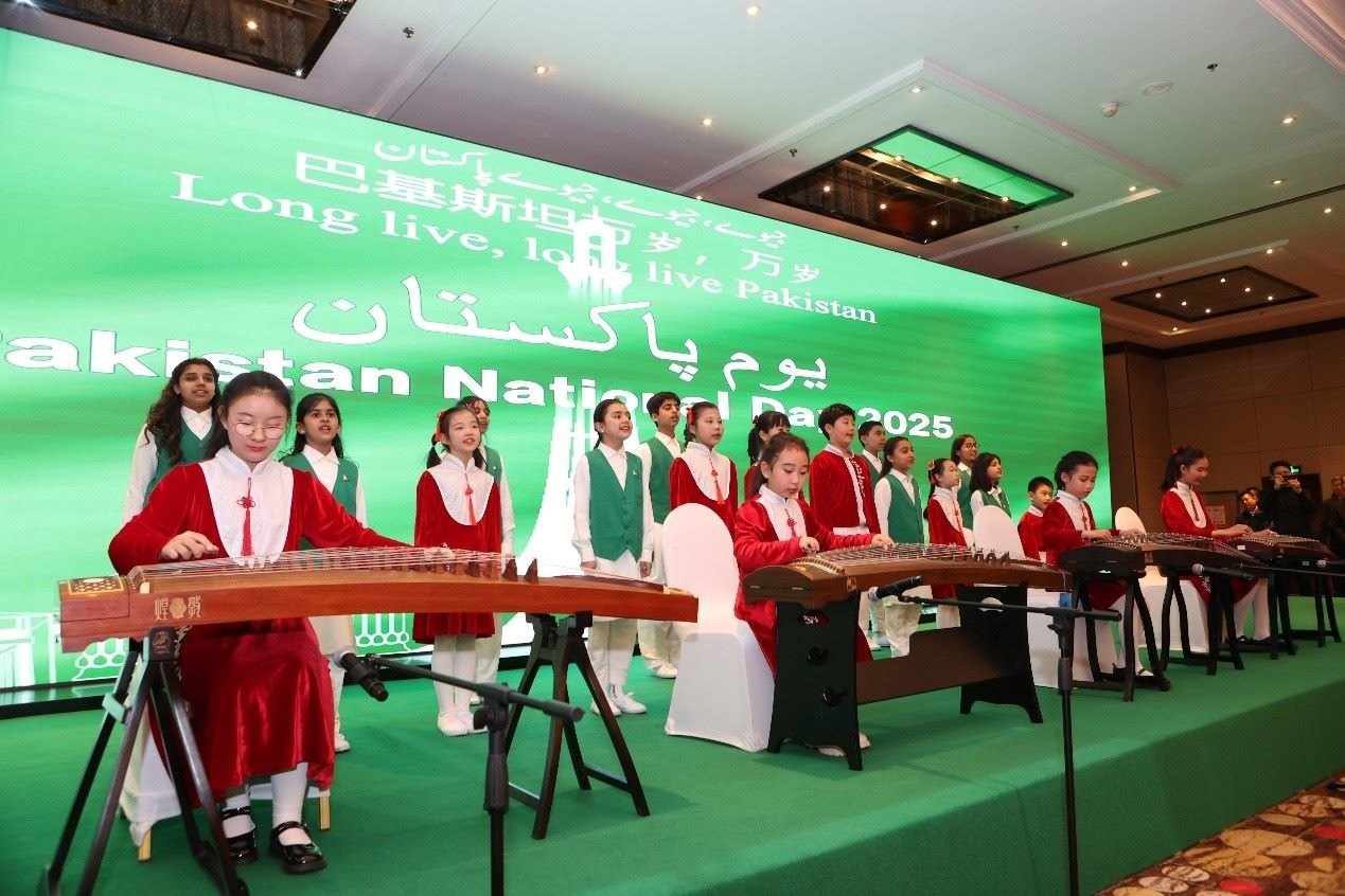 中巴兩國學(xué)生演出。巴基斯坦駐華大使館供圖
