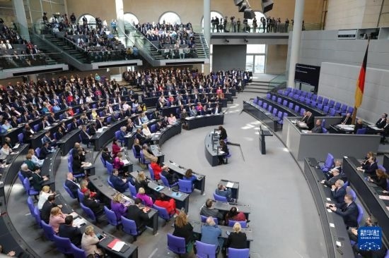3月25日，在德國柏林，新一屆德國聯(lián)邦議院成立并召開首次全體會議。新華社記者 杜哲宇 攝