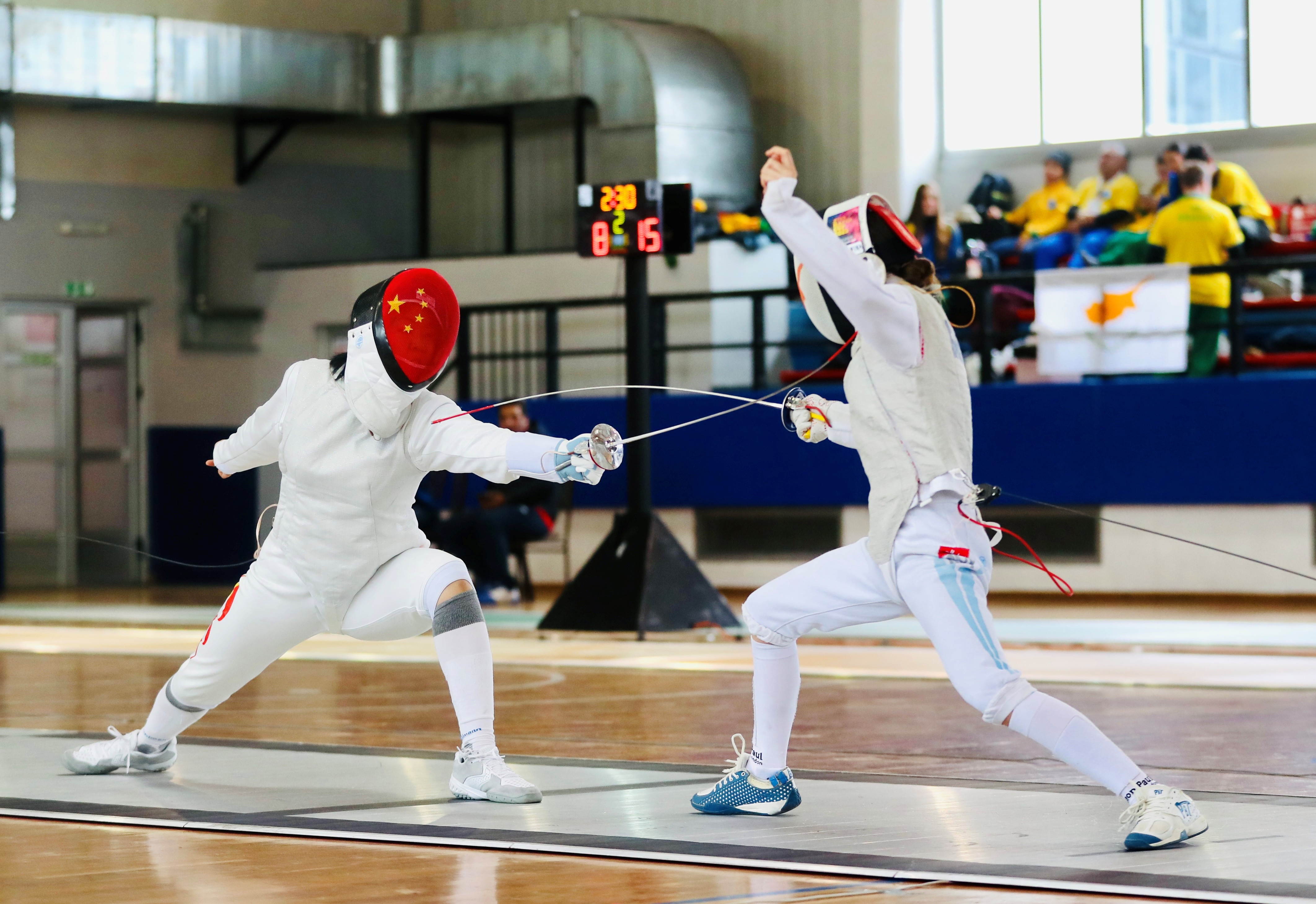 閔文珺（左）在比賽中。圖片來源：中國中學(xué)生體育代表團(tuán)