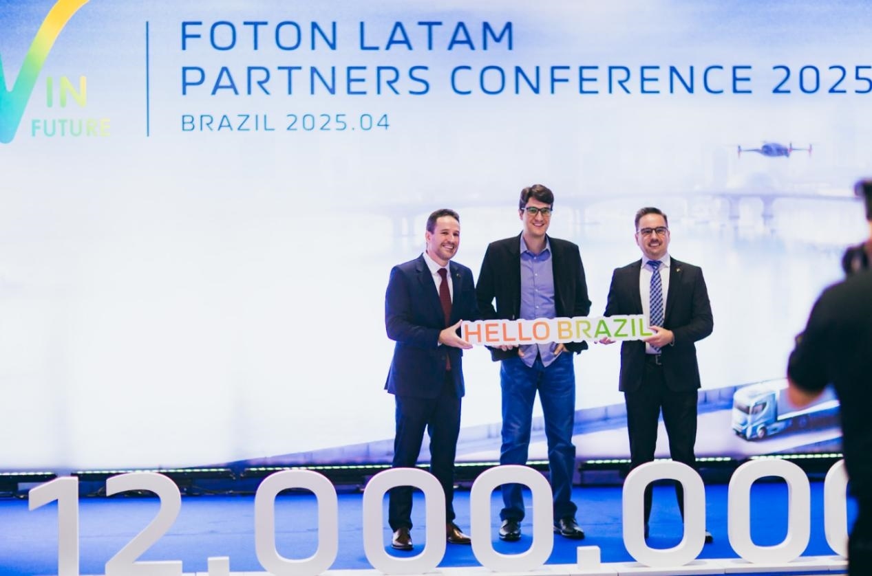 當(dāng)?shù)貢r間4月8日，福田汽車2025拉美合作伙伴大會暨巴西工廠首車下線儀式在巴西圣保羅舉行。福田巴西工廠供圖