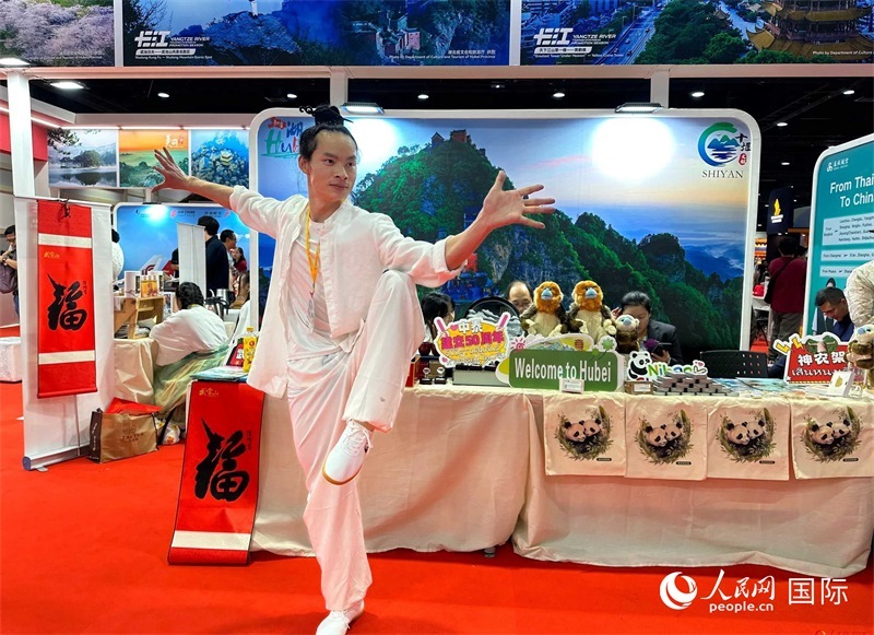 中國(guó)武當(dāng)功夫走進(jìn)東南亞，以精湛的武藝和飄逸的身姿詮釋中國(guó)武術(shù)的精髓。人民網(wǎng)記者 簡(jiǎn)承淵攝