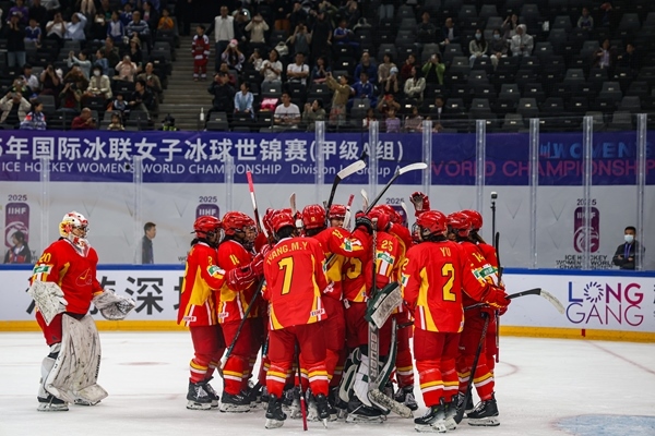 中國隊球員慶祝勝利。圖片來源：中國冰球協(xié)會