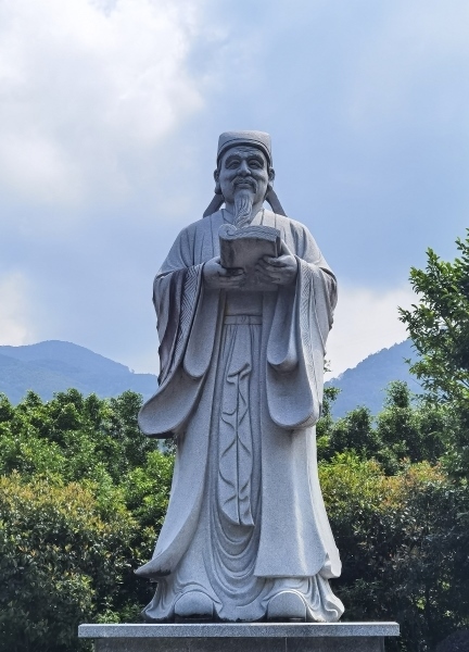 位于南平的朱熹石雕塑像。圖片來源：視覺中國