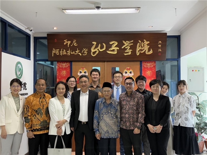 中國—東盟中心代表團訪問阿拉扎大學(xué)孔子學(xué)院?；顒又鬓k方供圖