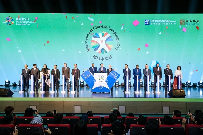 中外嘉賓共同啟動2025“國際中文日”。中外語言交流合作中心供圖