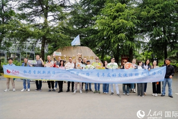 4月21日，人民網(wǎng)“一帶一路”青年友好交流活動走進(jìn)洛陽。人民網(wǎng)記者 魯揚(yáng)攝