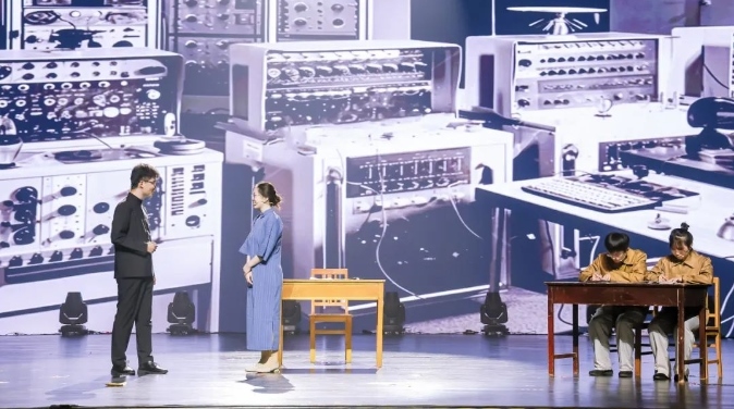 第二屆弘揚(yáng)“兩彈一星”精神話劇大賽決賽現(xiàn)場(chǎng)。學(xué)校供圖