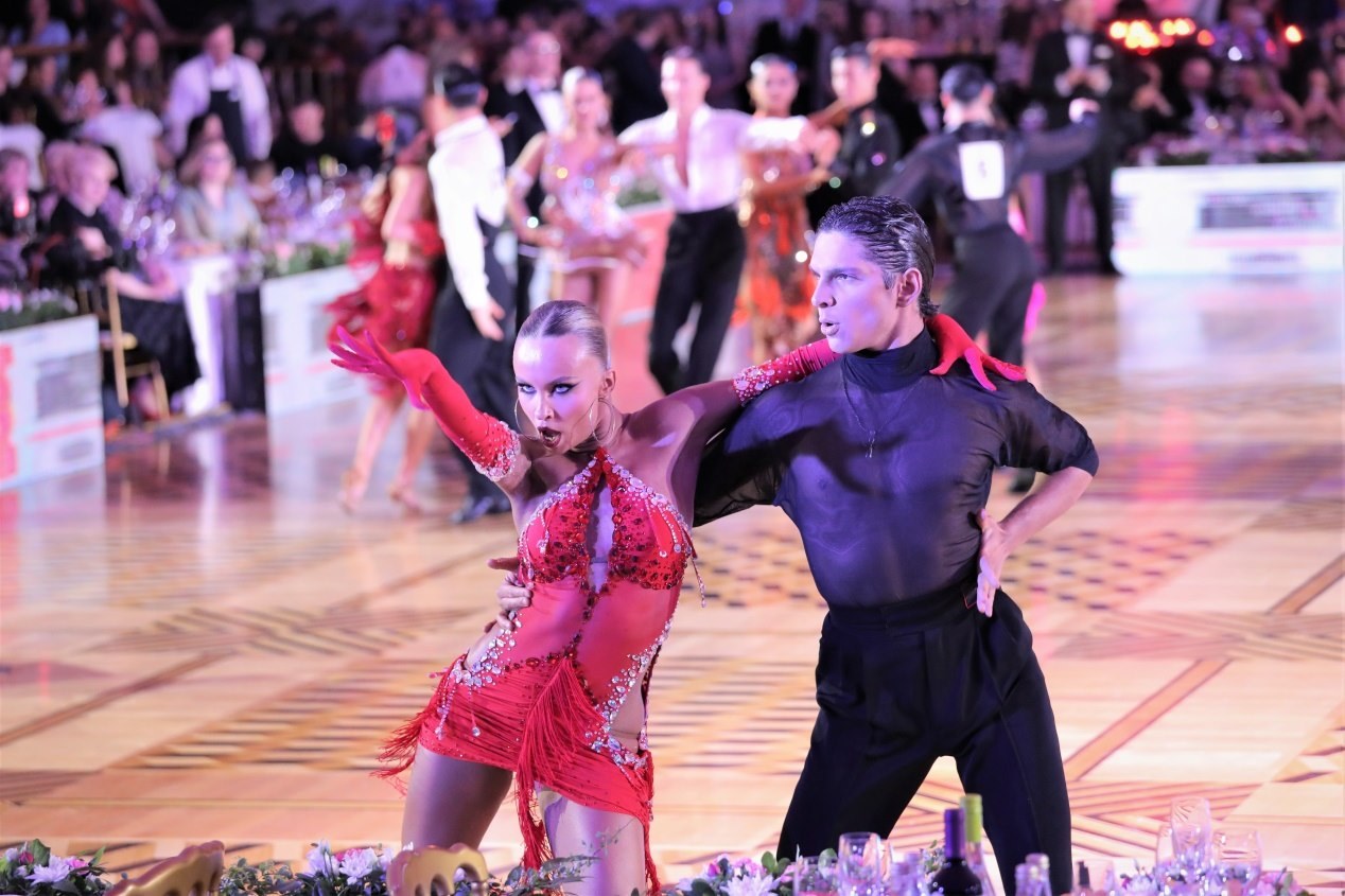 第七屆“克里姆林宮杯”國(guó)標(biāo)舞錦標(biāo)賽現(xiàn)場(chǎng)。于子恒攝