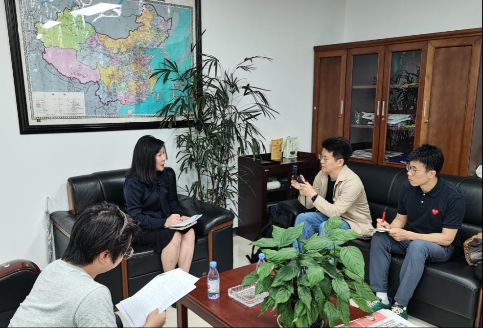 記者采訪企業(yè)跨境物流建設(shè)情況。人民網(wǎng) 孫啟凡攝