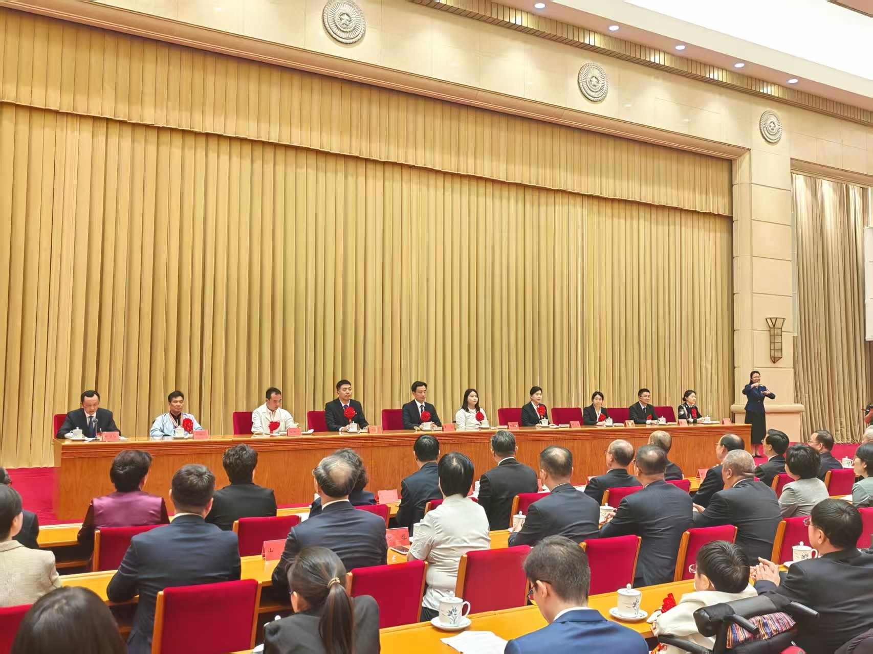 第七次全國自強(qiáng)模范暨助殘先進(jìn)事跡首場(chǎng)報(bào)告會(huì)現(xiàn)場(chǎng)。 人民網(wǎng)記者 王子鋒攝