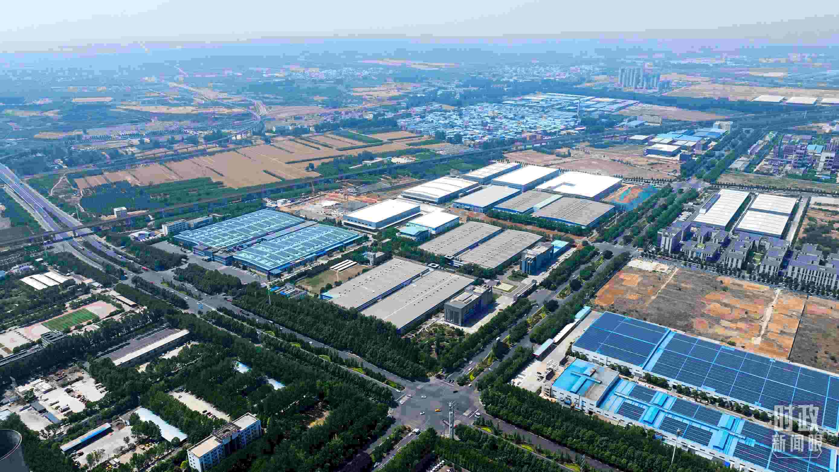 △俯瞰洛陽軸承集團股份有限公司。（總臺央視記者范凱拍攝）