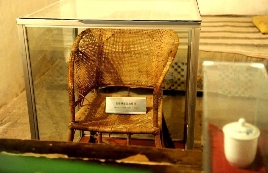 這是在河南省蘭考縣焦裕祿同志紀(jì)念館內(nèi)拍攝的焦裕祿曾用過(guò)的藤椅（2014年5月5日攝）。新華社記者 朱祥 攝
