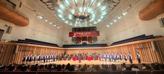 重慶大學(xué)城樹人小學(xué)校管樂團(tuán)參加比賽。