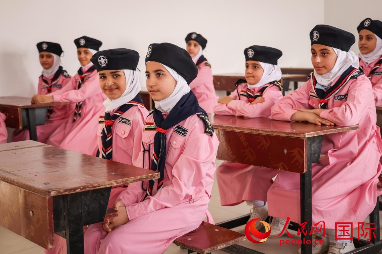 阿爾穆塔?阿里卡特國際學校的學生在教室內(nèi)上課。人民網(wǎng)記者 薛丹攝