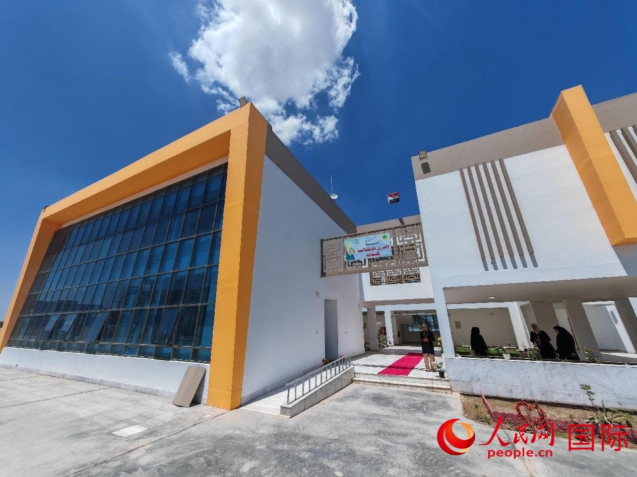 圖為阿爾·圖拉女子學(xué)校校園一景。人民網(wǎng)記者 管克江攝