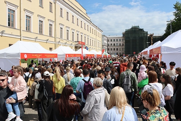 “茶和天下”·雅集活動現(xiàn)場。中國駐白俄羅斯大使館供圖