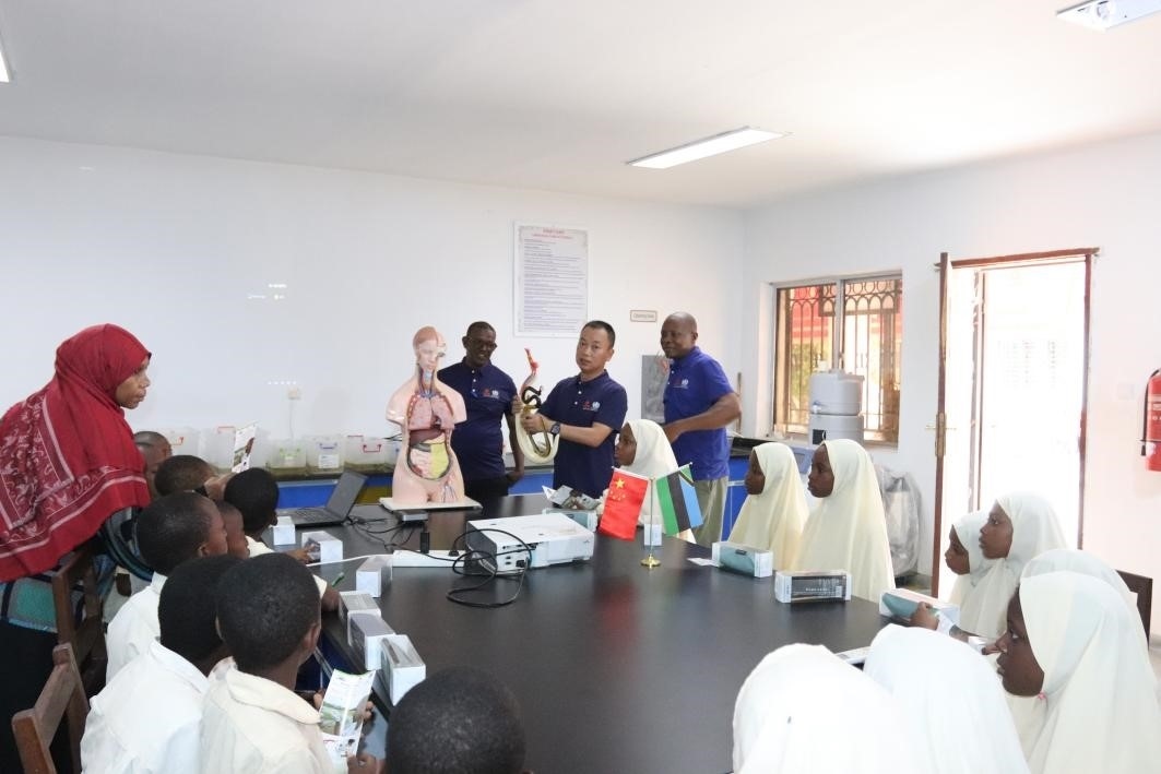 血吸蟲(chóng)病健康教育講座。施亮攝