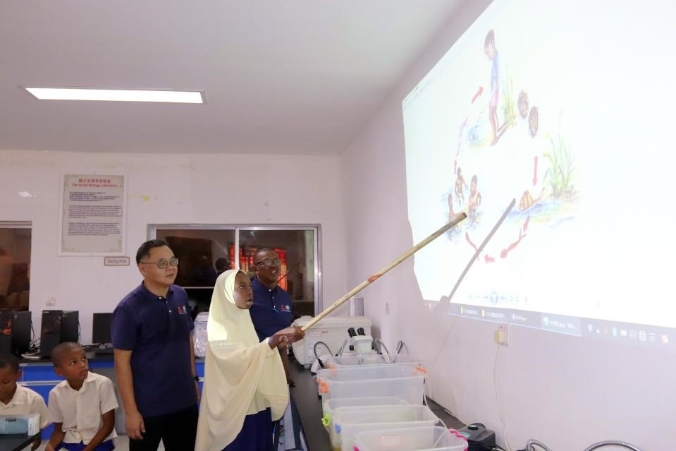 血吸蟲(chóng)病健康教育講座。施亮攝