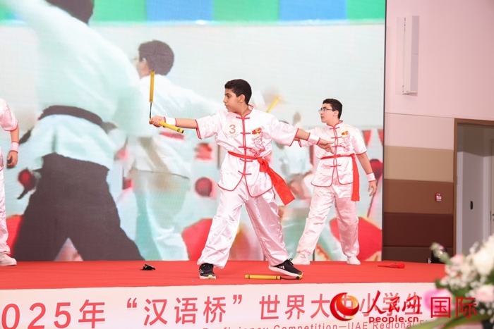 雙節(jié)棍表演。人民網(wǎng)記者任皓宇攝