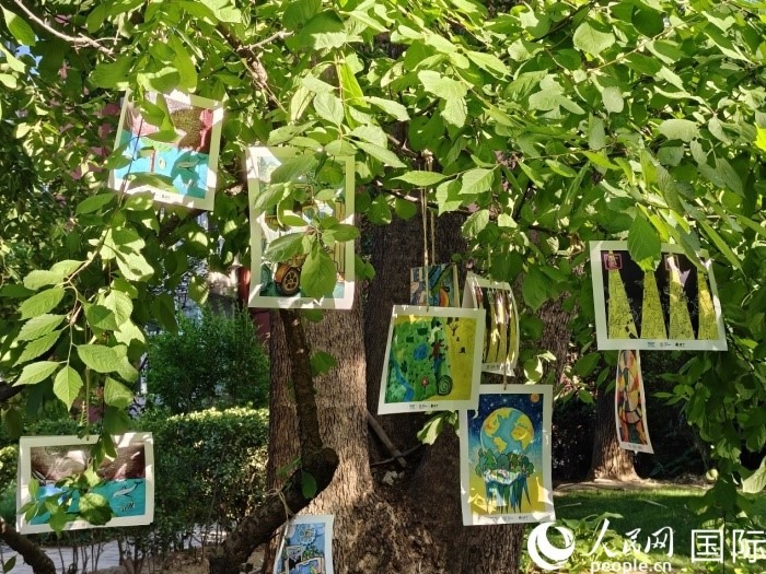 兒童環(huán)保繪畫展覽。人民網(wǎng)記者 李明攝