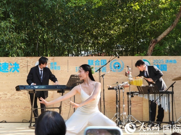 《舞，自然》舞蹈表演。人民網(wǎng)記者 李明攝