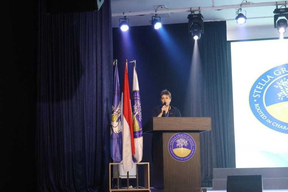 伊莉娜致辭。哈山努丁大學(xué)孔子學(xué)院供圖